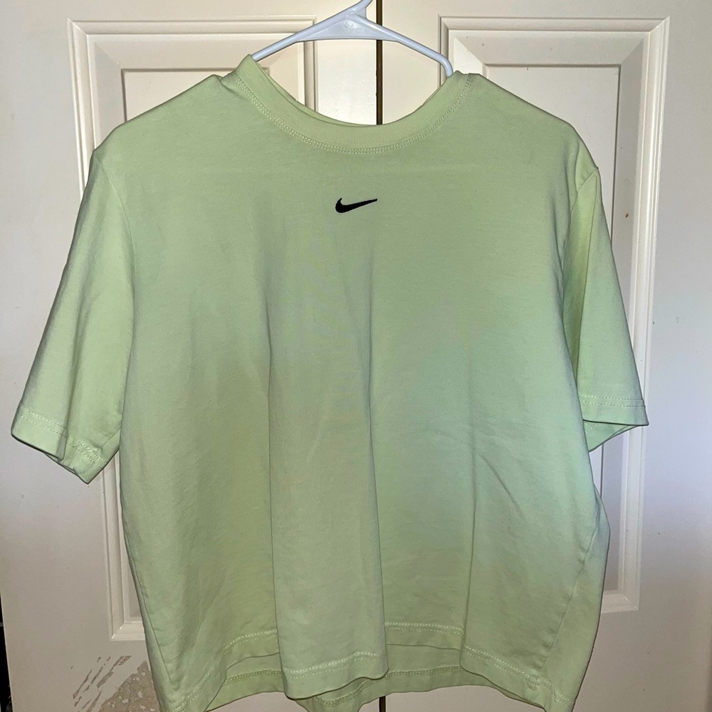 Nike Cropped Tshirt!